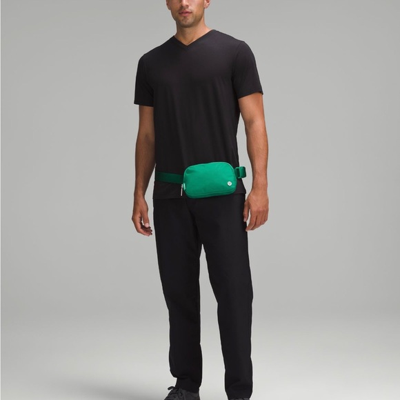 NEW LULULEMON EVERYWHERE BELT BAG COLOR CASCADIA GREEN - Picture 6 of 8